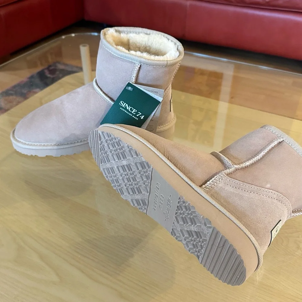 UGG Boot Classic Mini Sz 8 - Picture 3 of 16